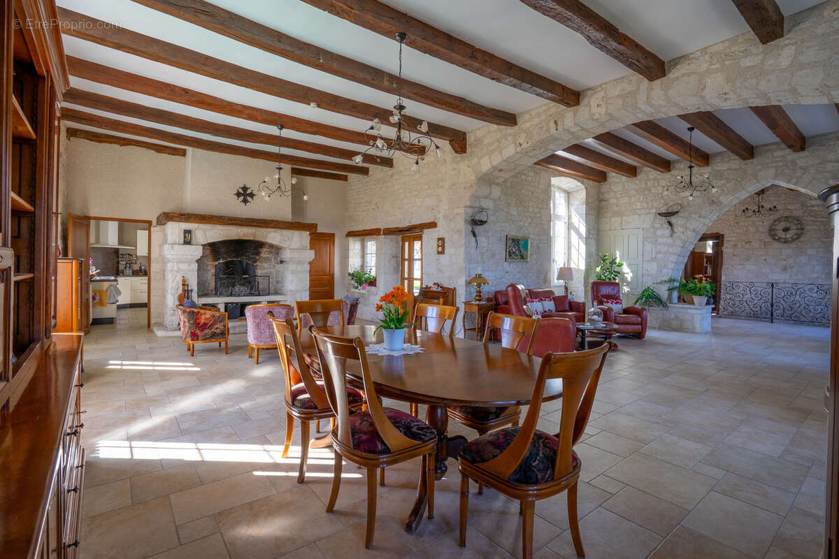 Maison à MONTCUQ