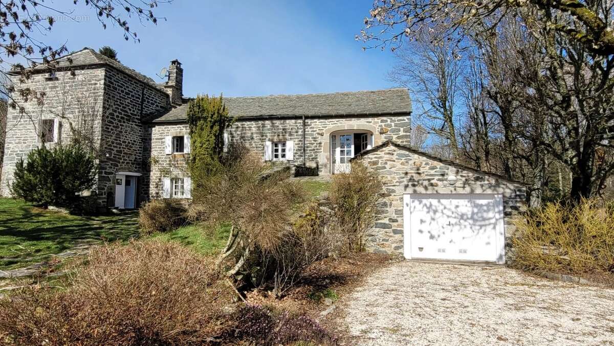 Maison à ARAULES
