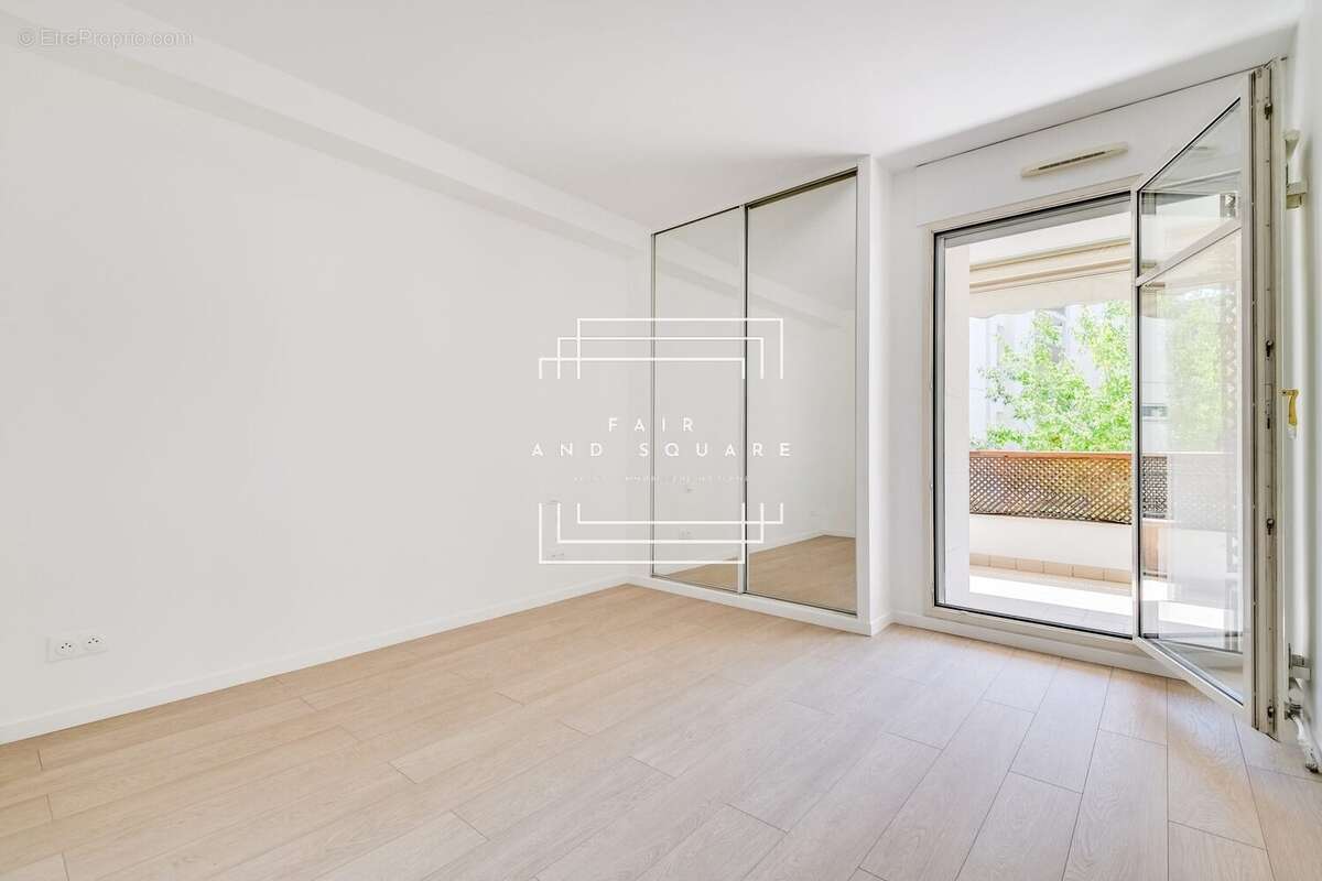 Appartement à NEUILLY-SUR-SEINE