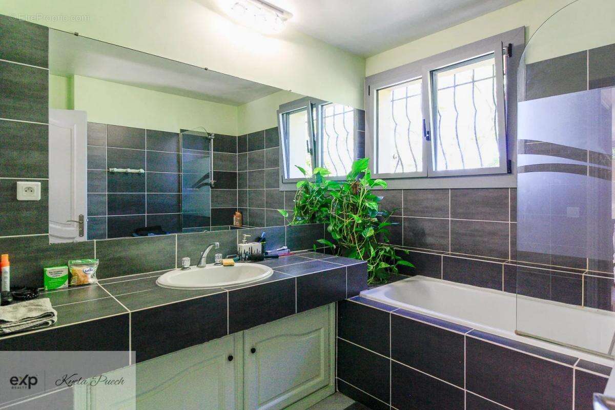 Maison à PEYROLLES-EN-PROVENCE