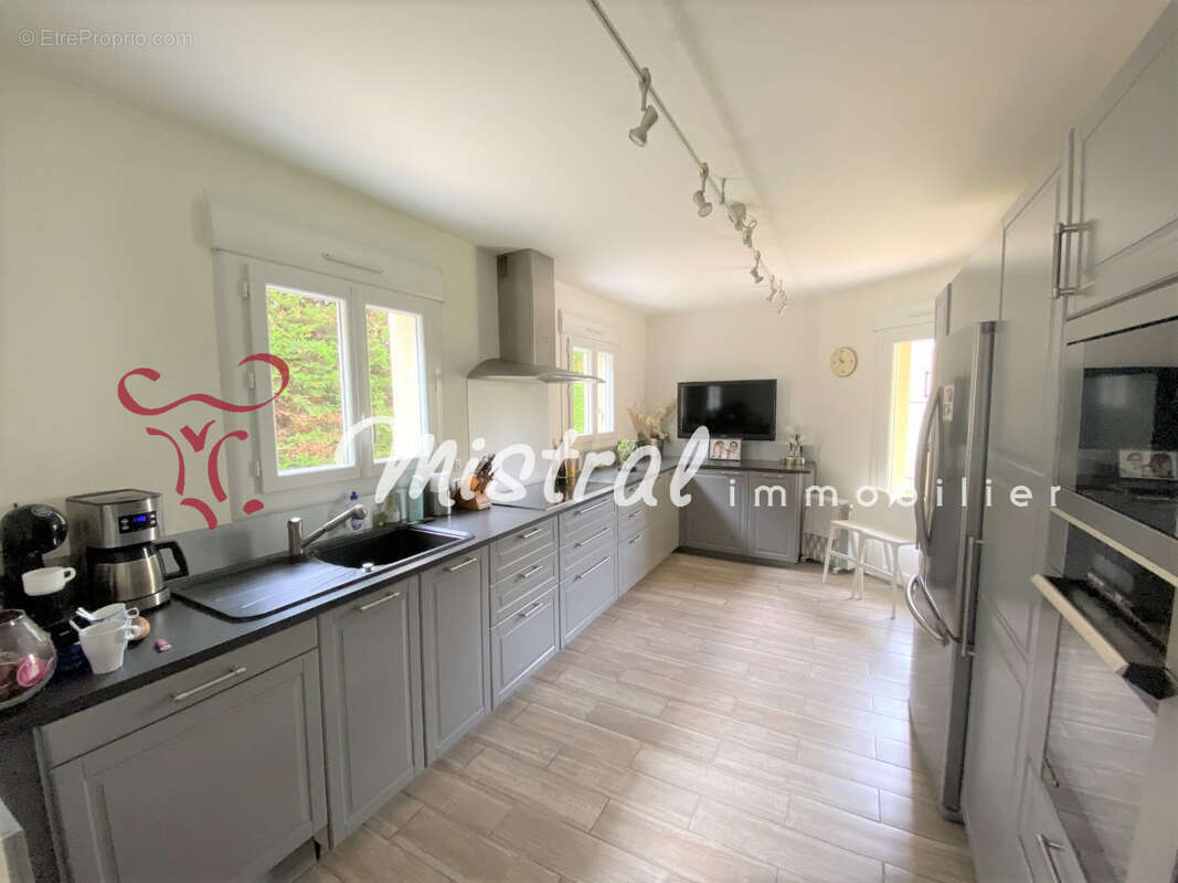Villa aigues-mortes 5 chambres avec garage et terrasse - photo 4