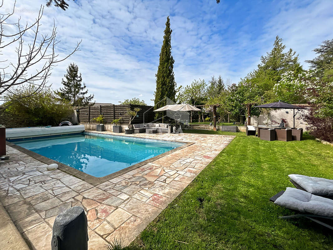 Maison à SAINT-ESCOBILLE