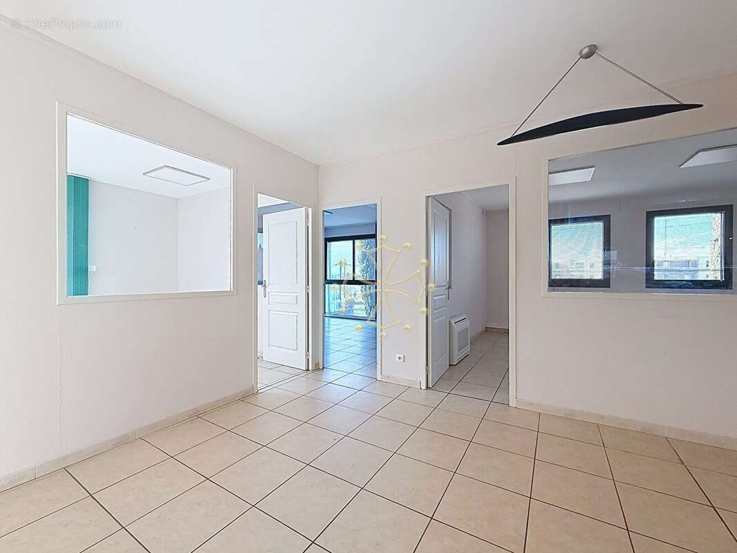 Commerce à LAUNAGUET