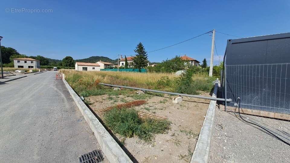 Terrain à LARAGNE-MONTEGLIN