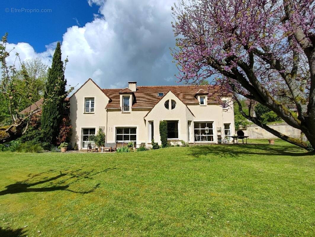 Maison à NESLES-LA-VALLEE