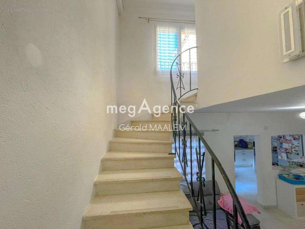 Maison à LA GARDE-FREINET