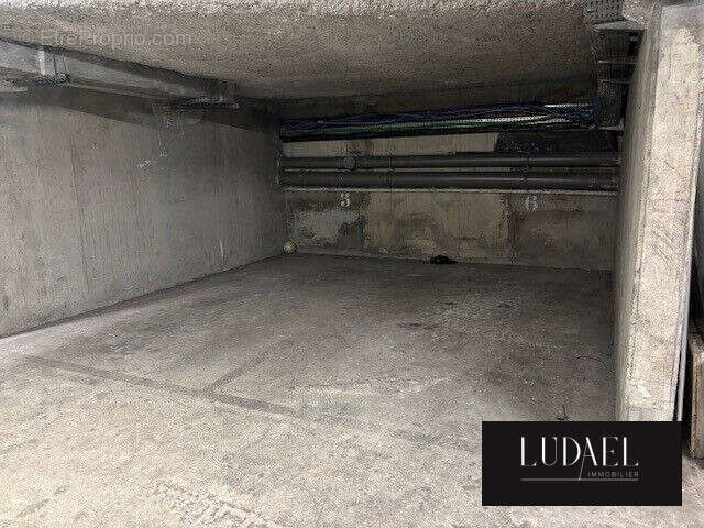 Parking à PARIS-10E