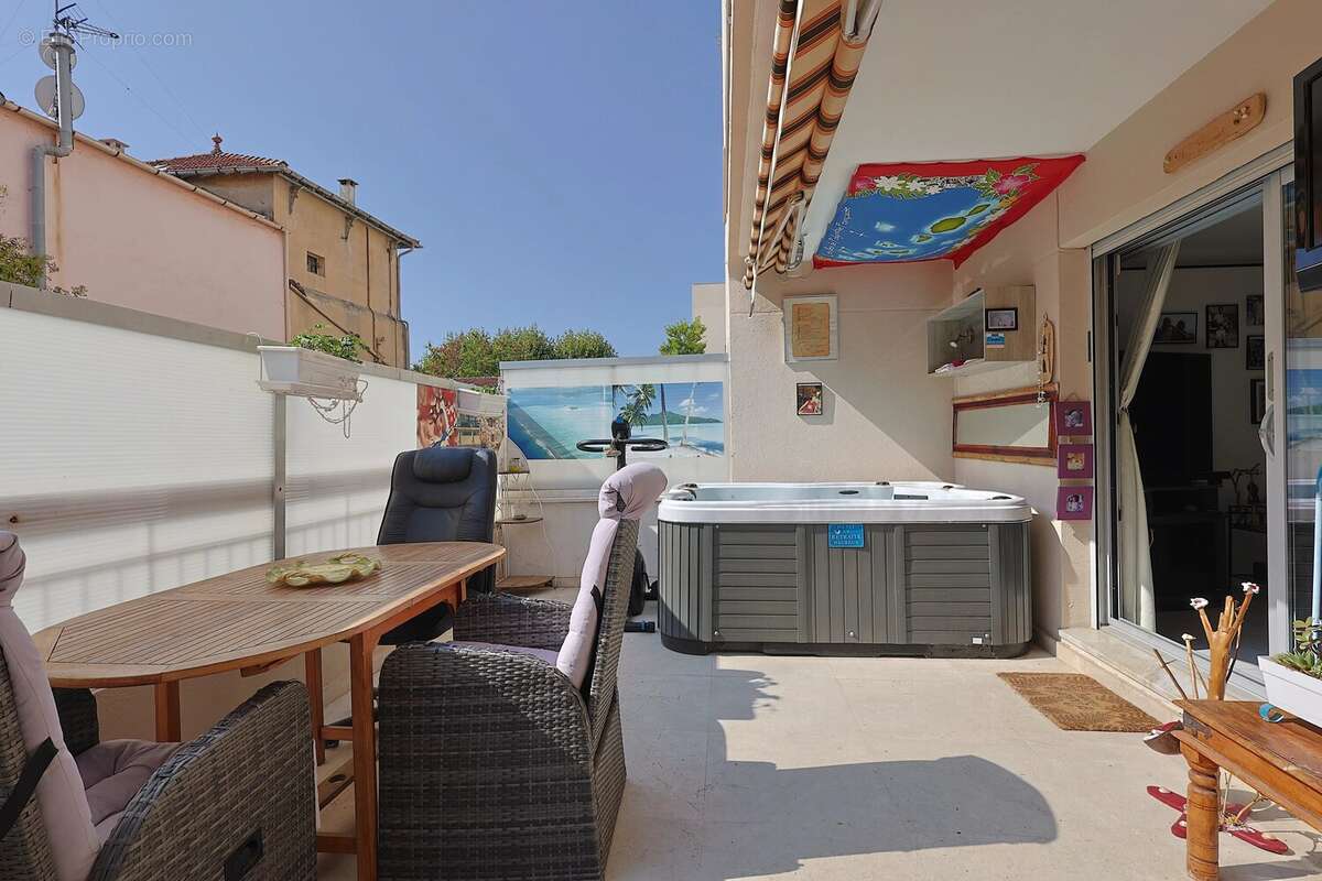 Appartement Vallauris 2 pièce(s) 55 m2 rez de jardin - photo 2