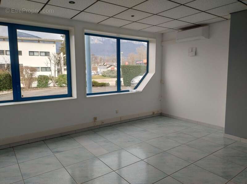 Dpt Savoie (73), à vendre CHALLES LES EAUX Ateliers et Bureaux - photo 2