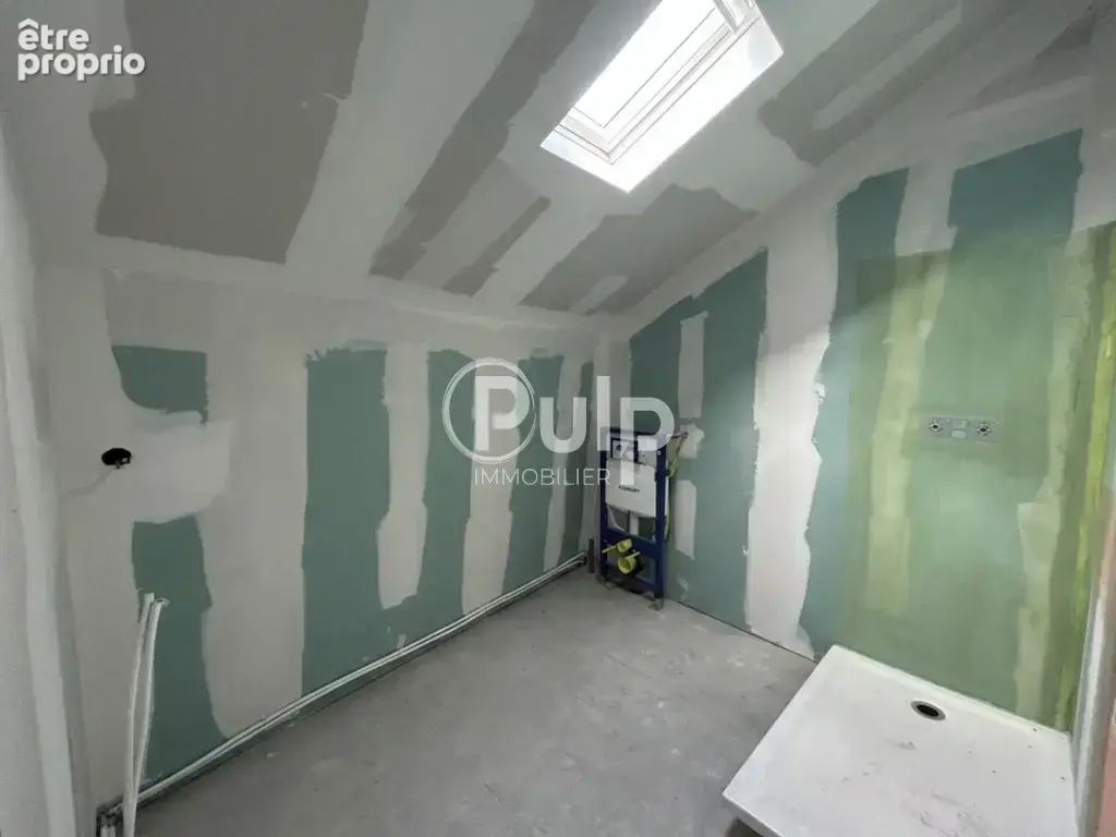 Immeuble de rapport - 2 appartements - Local commercial - Hangar 200 m2 - photo 5