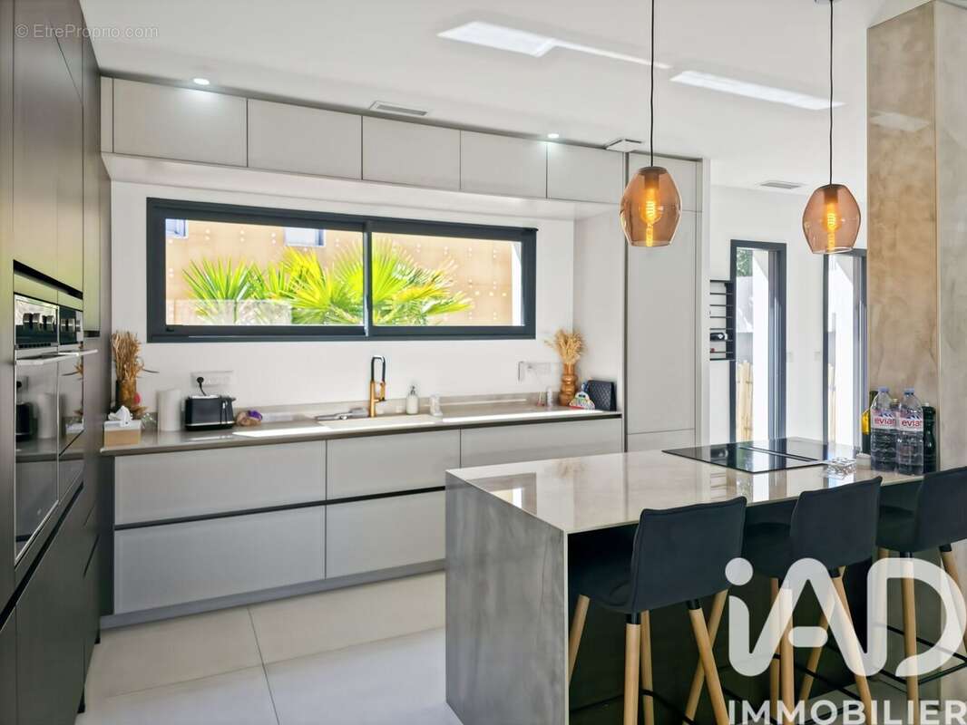 Maison 140 m² à Montblanc  - photo 4