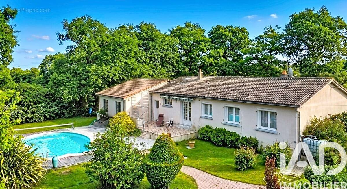 Photo 1 - Maison à CHATILLON-SUR-THOUET