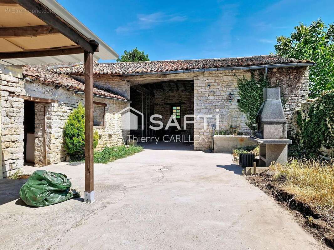 Maison 94 m² à Pamproux  - photo 7