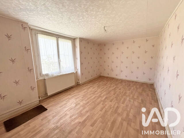 Maison 81 m² à Saint-Genou  - photo 6