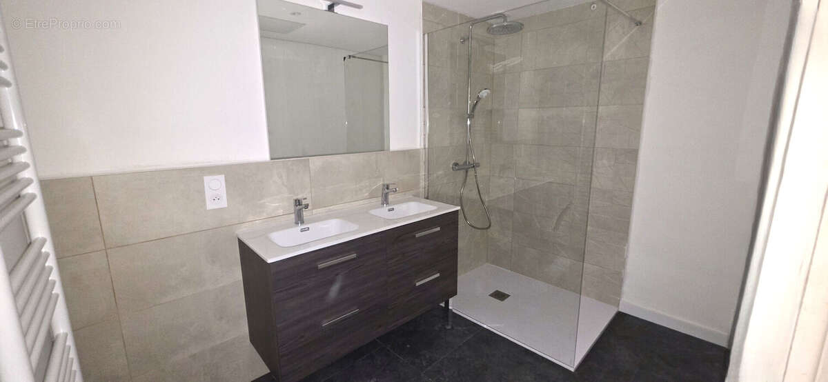 Appartement à MAUGUIO