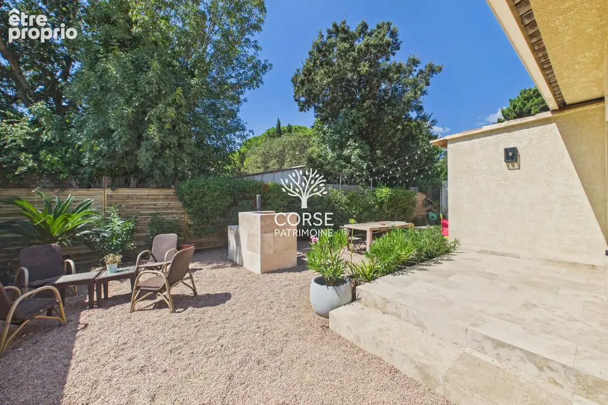 Maison mitoyenne rénovée avec jardin privatif - photo 11