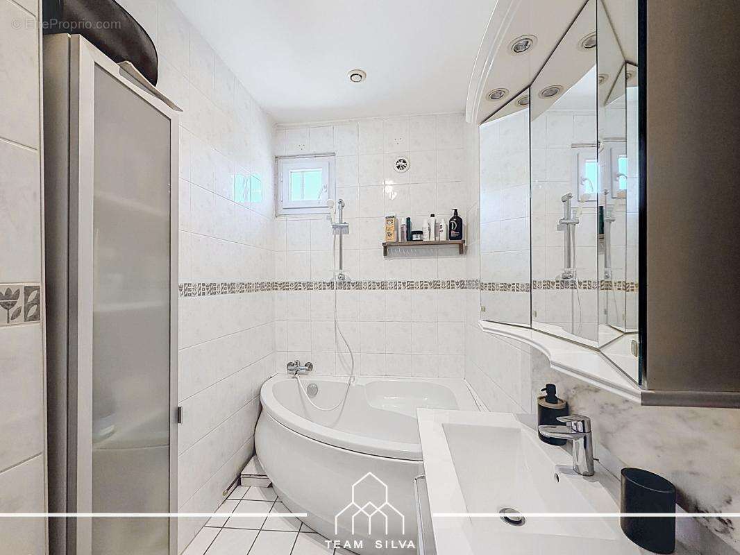 Maison 80 m² à Irigny  - photo 8