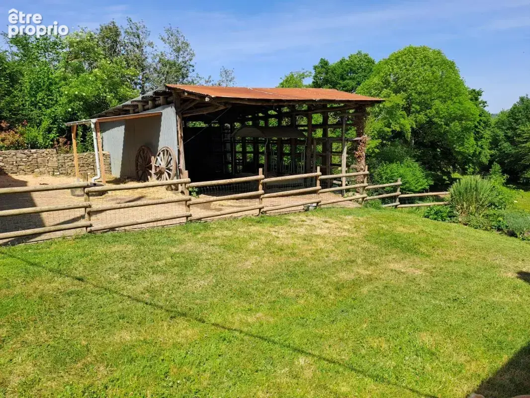 À vendre – maison de campagne avec plus de 5 000 m² de terrain, enclos pour animaux et bâtiment annexe - photo 19
