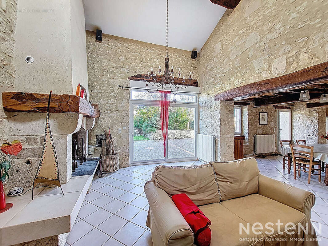 A Vendre Maison en pierre rénovée de 175 m² avec jardin et garage dans un hameau de Condom - photo 7