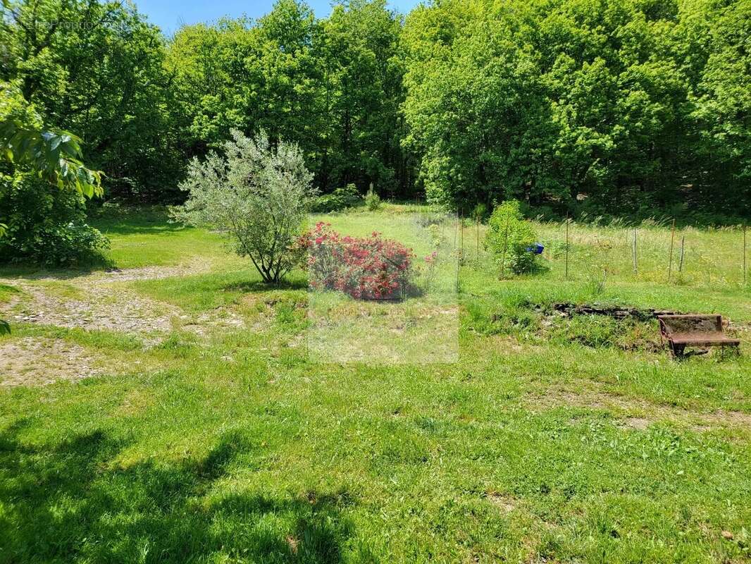 Maison à LE COLLET-DE-DEZE