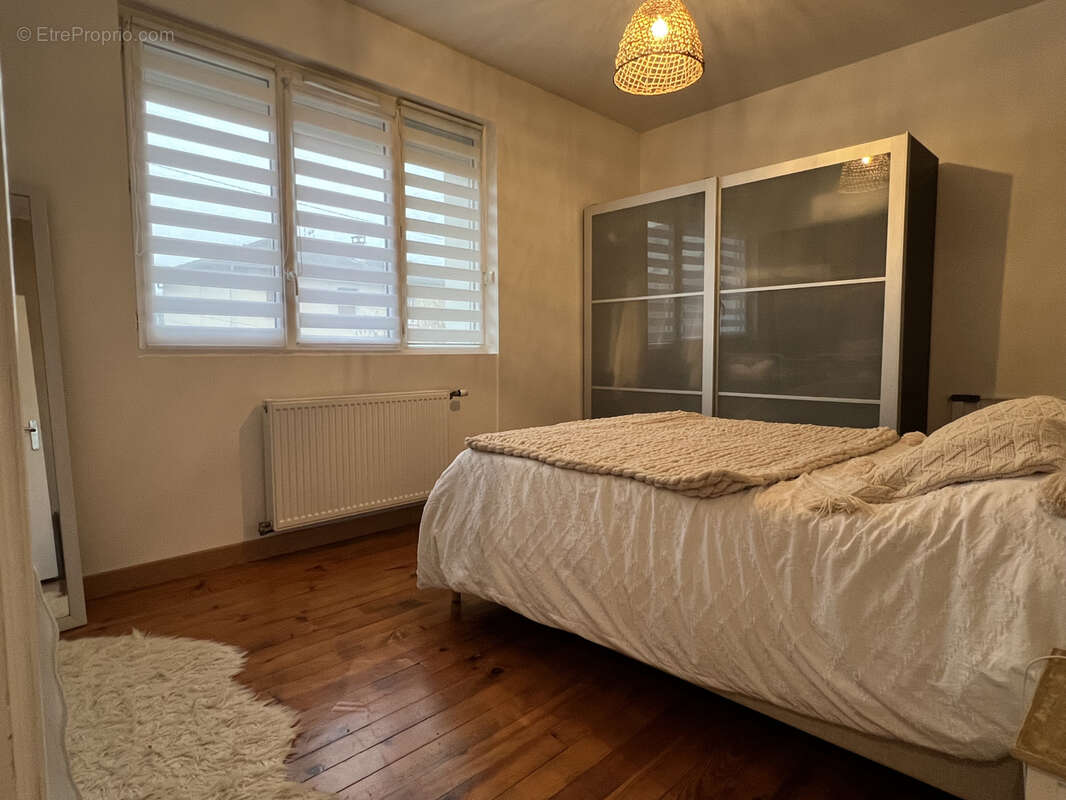 Maison à LE CHAMBON-FEUGEROLLES