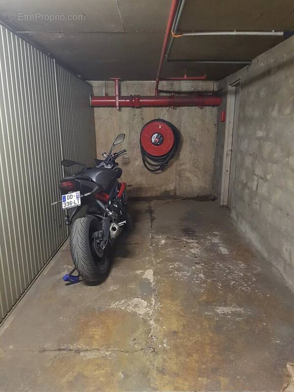 Parking à PARIS-15E