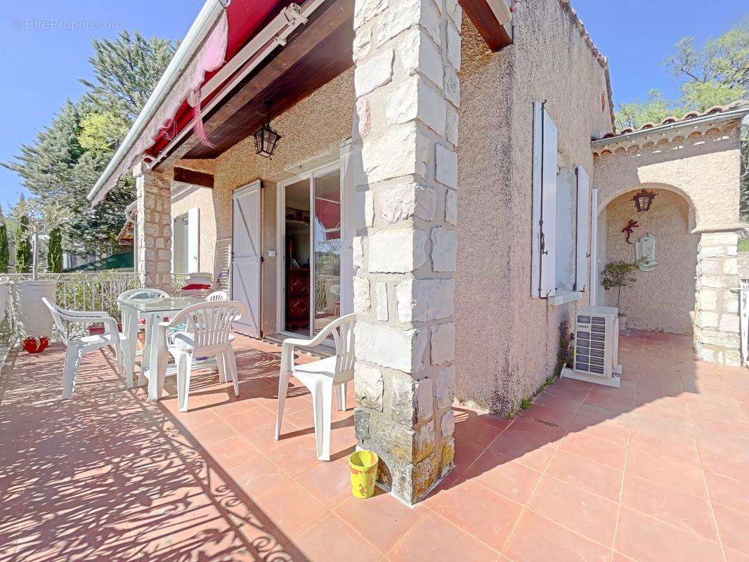 Maison à GINASSERVIS