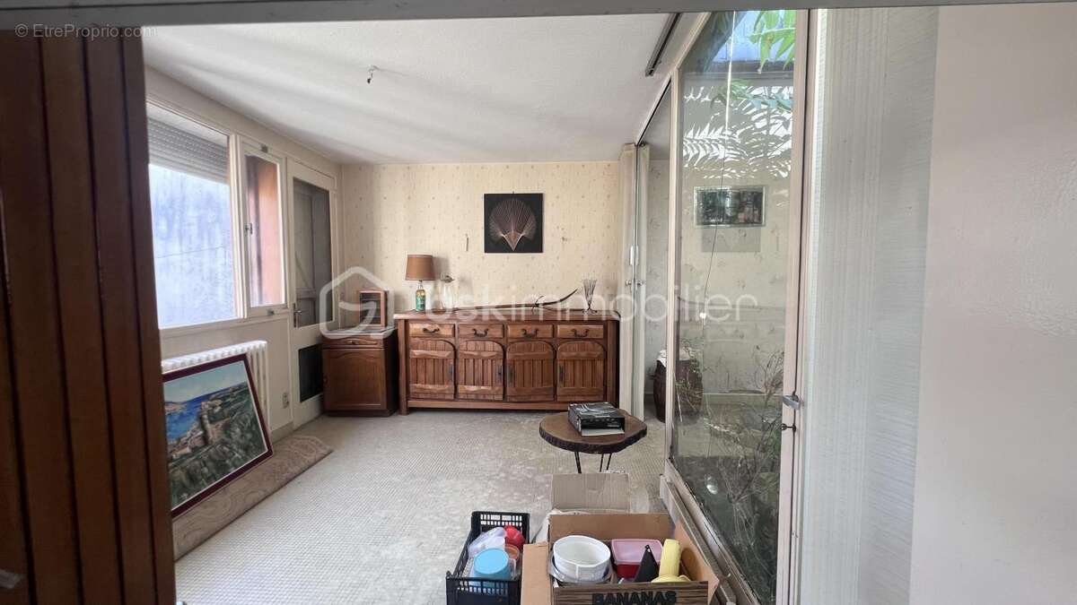 LEVROUX – Maison de plain-pied 108 m² à rénover – 3 chambres – terrain – grand hangar - photo 10