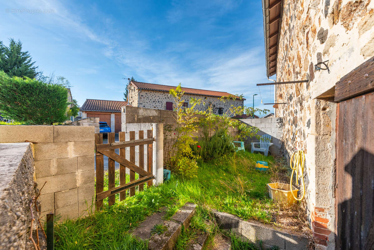 Maison à SAINT-GERMAIN-LAPRADE