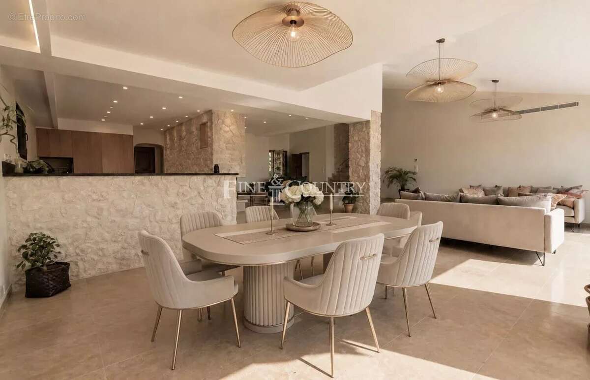Vente villa de prestige à Saint Paul de Vence vue village et mer - photo 4