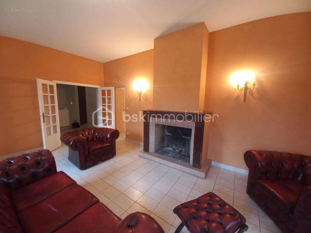 Maison traditionnelle spacieuse sur 2271 m² de terrain à Lourdes : votre havre de paix à découvrir ! - photo 4