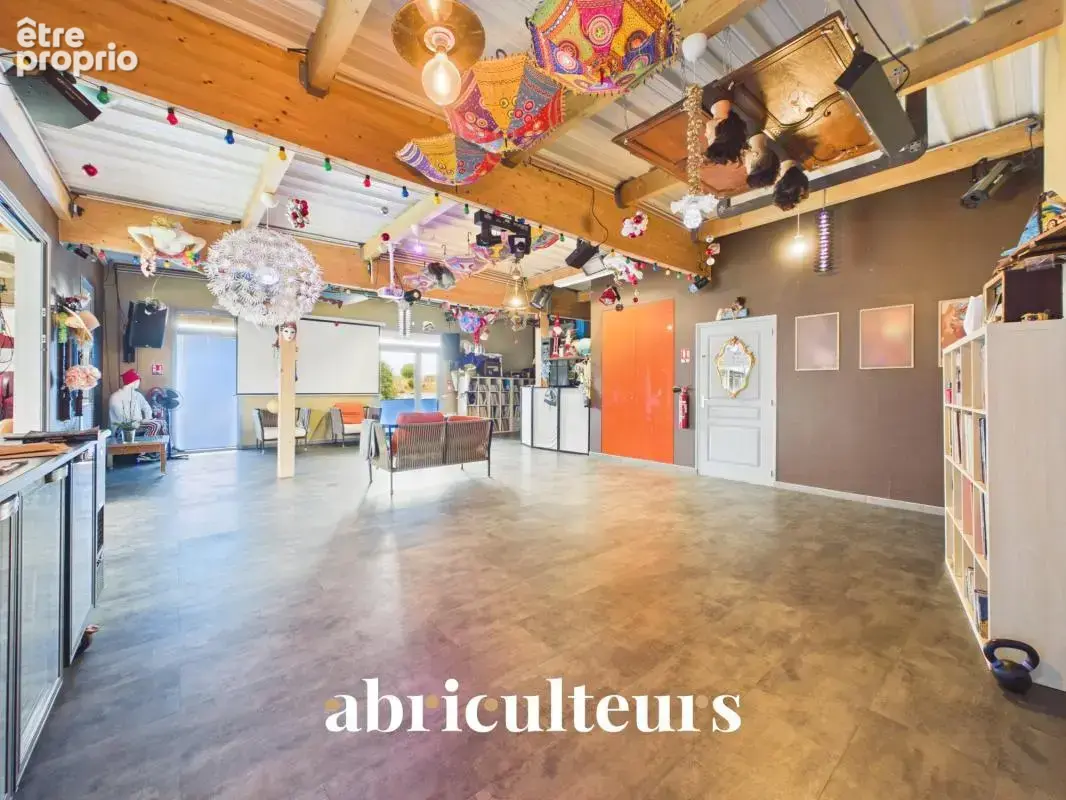 Ensemble Immobilier Rare & Polyvalent : 360 m² de Local Pro + 460 m² d'Habitation sur Terrain de + 6 000 m² en vente à TREMBLAY  - photo 8