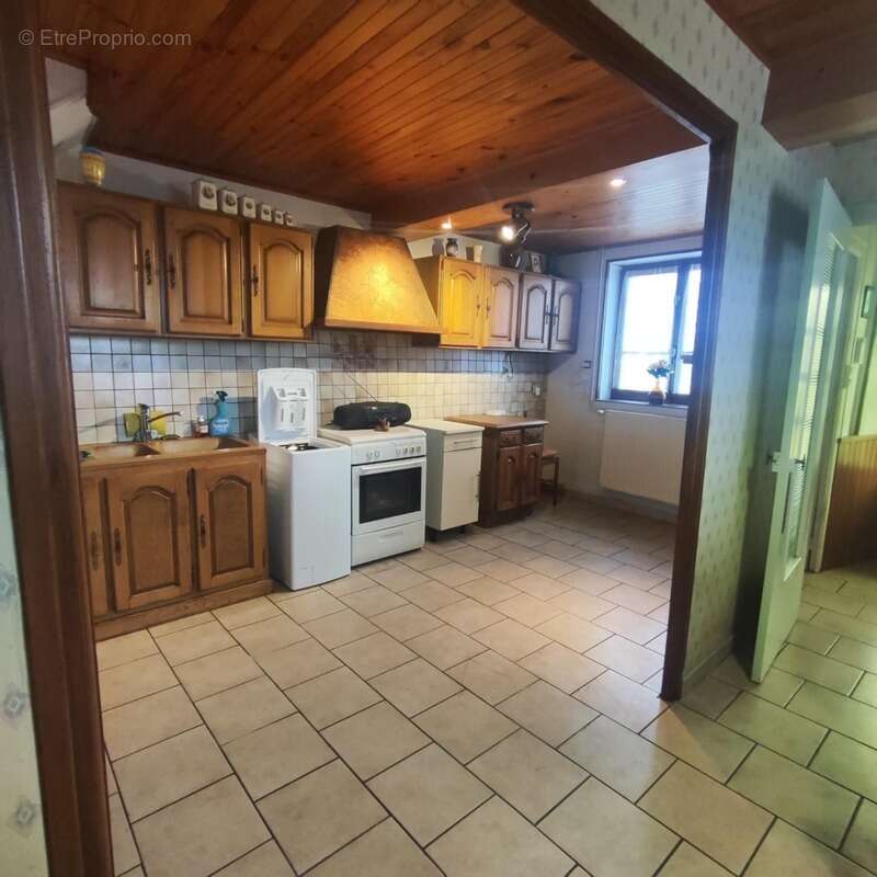 Maison à LA BATIE-MONTGASCON