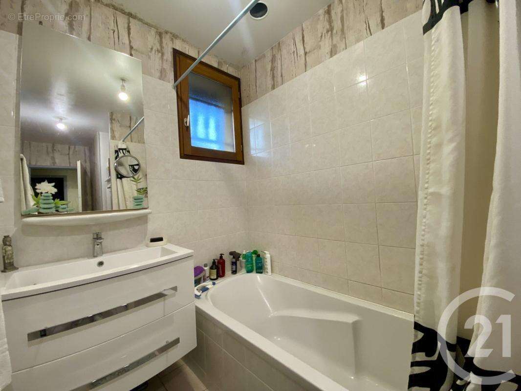 Appartement à CHAILLAC-SUR-VIENNE