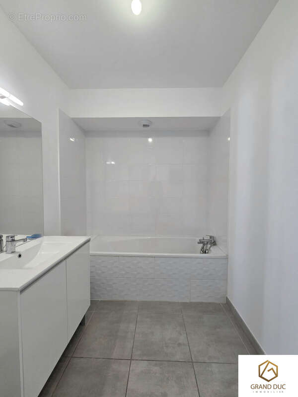 Appartement à MARSEILLE-2E