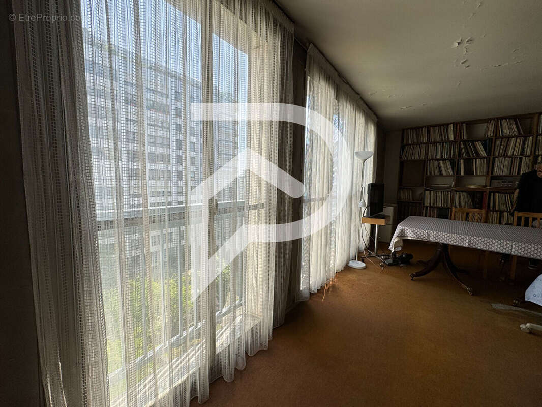 Appartement à PARIS-19E