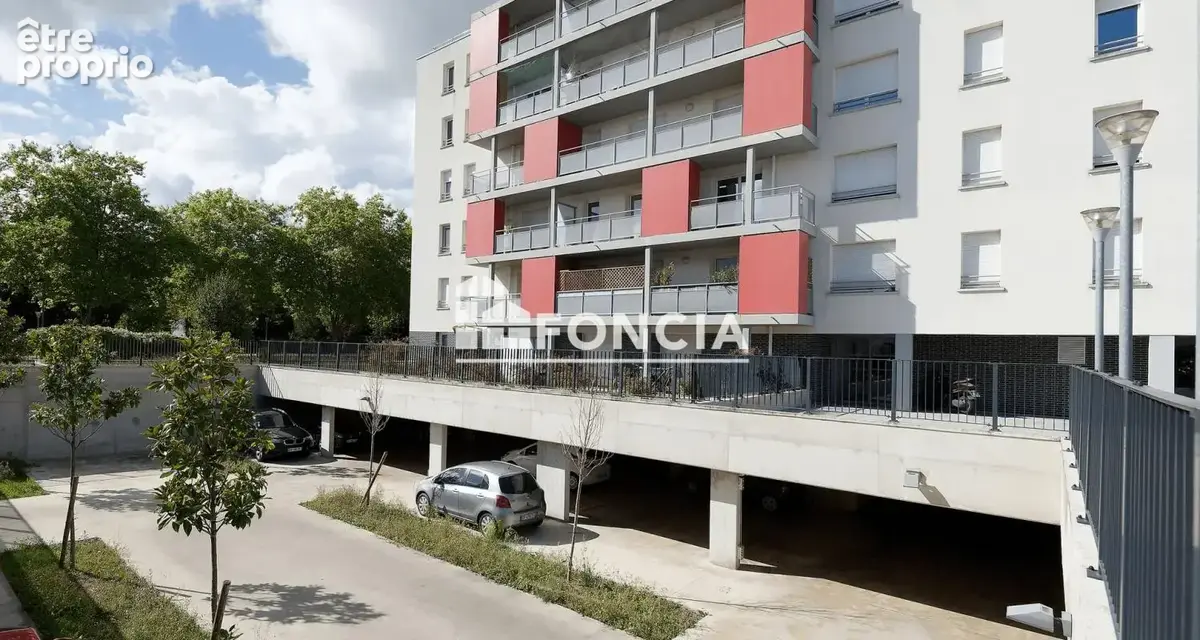 LE MEE SUR SEINE : immeuble des années 2015, appartement T2 de 38m2 Plus  Terrasse et place de Parking - photo 2