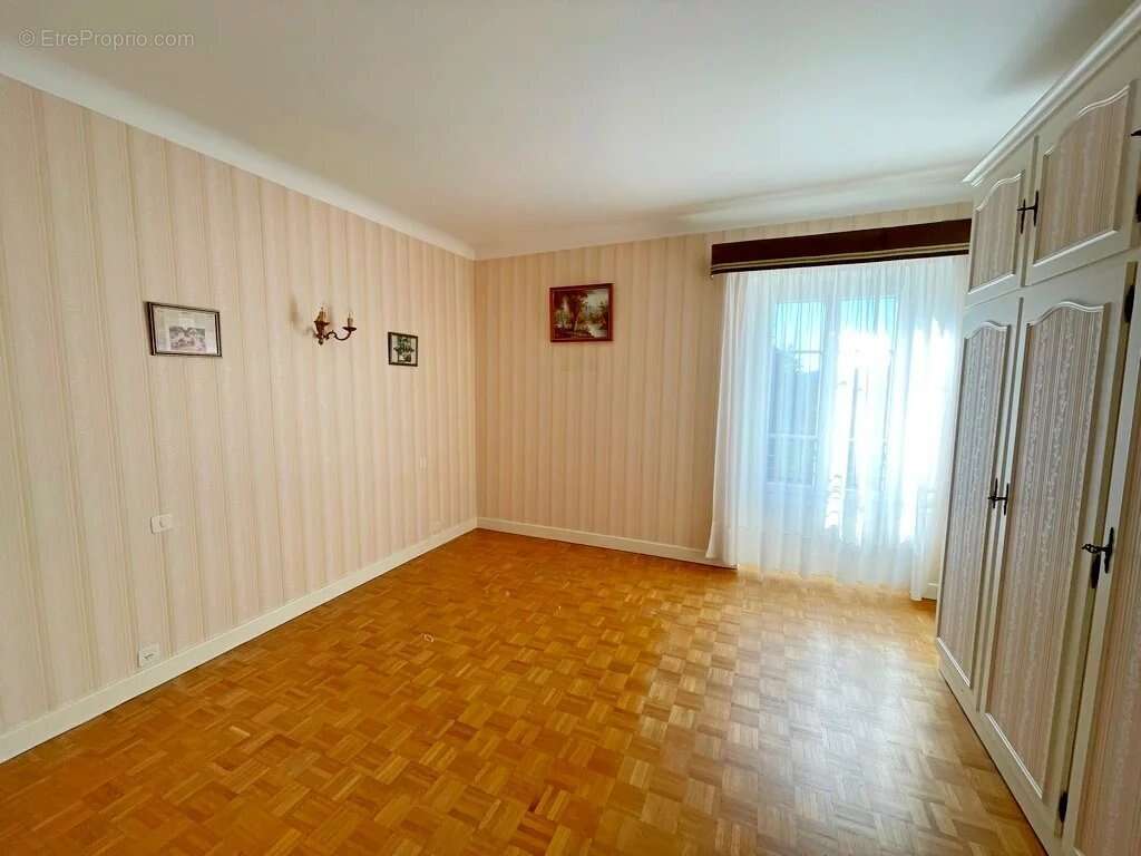 Maison à MONTSAUCHE-LES-SETTONS