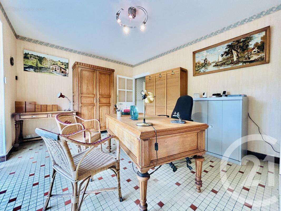 Maison à SAINT-LAURENT-SUR-GORRE