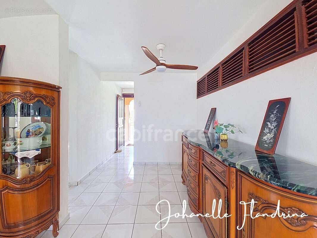 Les Abymes, Boisripeaux - Maison familiale 9 pièces de 230 m², sur 3 niveaux, garage, jardin - photo 6