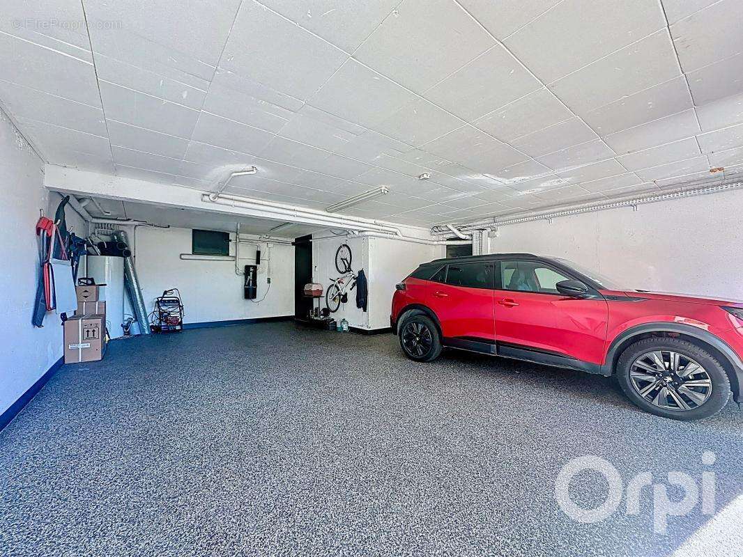 Maison à LA ROQUETTE-SUR-VAR