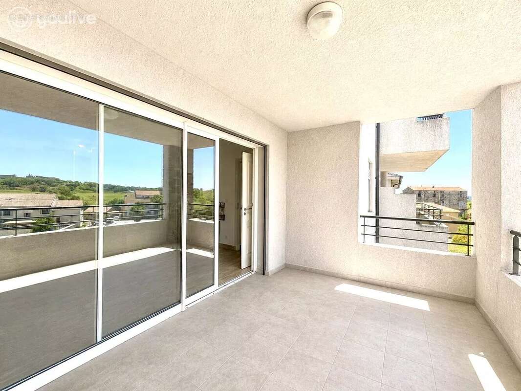 À DÉCOUVRIR – Superbe appartement T3 avec terrasse et vue dégagée sur le Fort d'Aléria - photo 13