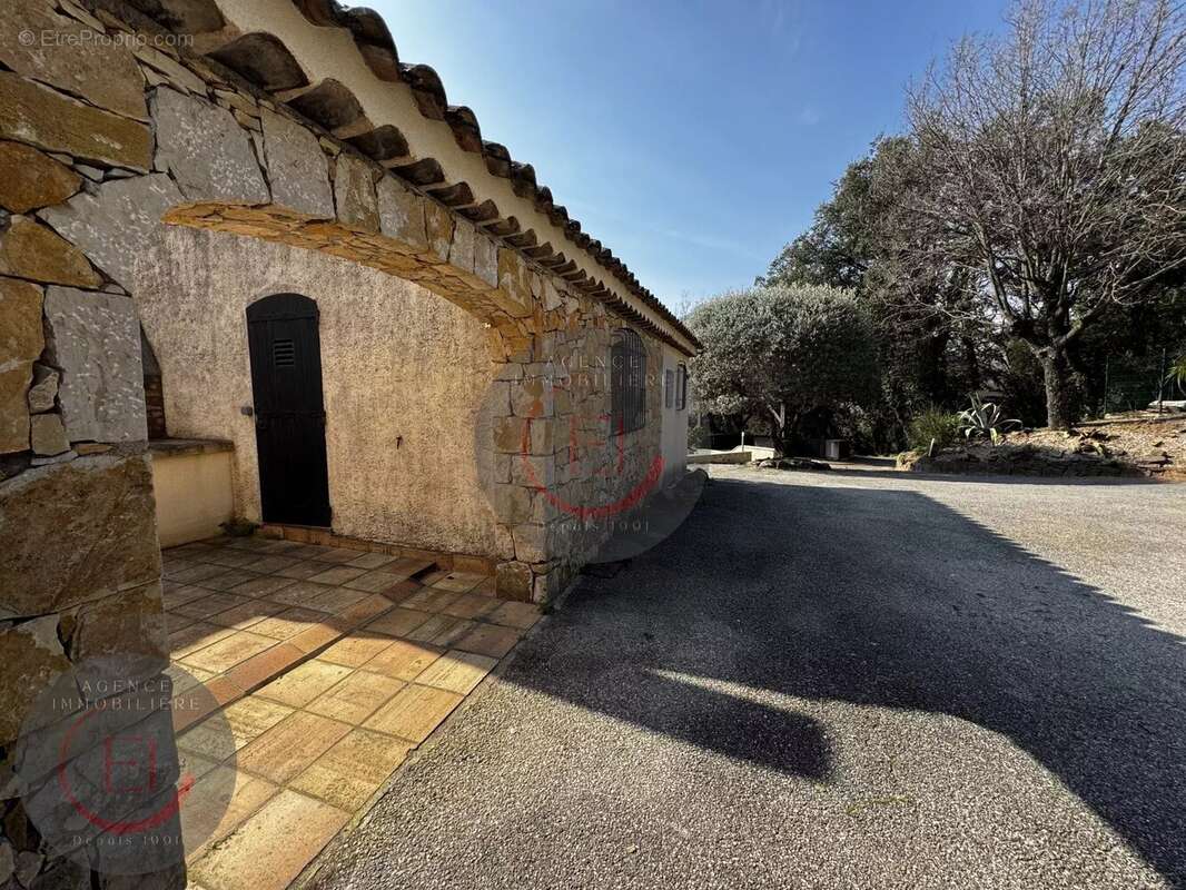 Maison à LES ADRETS-DE-L&#039;ESTEREL