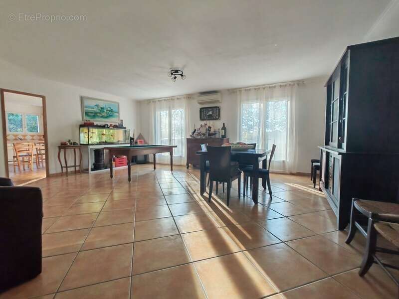 Maison à SAINT-CHRISTOPHE-DE-DOUBLE