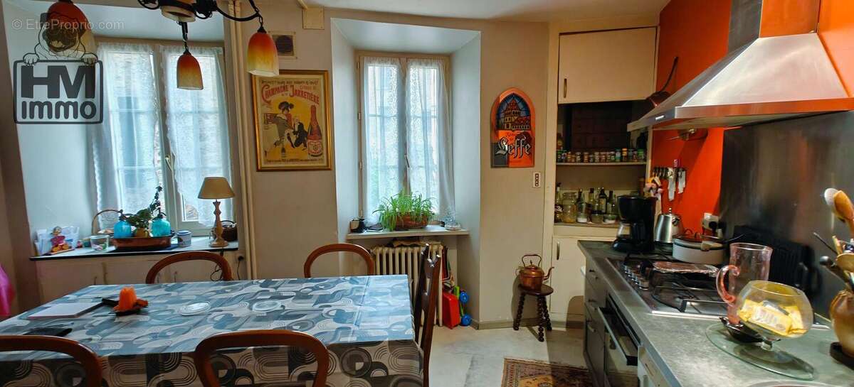 Appartement 360 m² à Rochechouart  - photo 2