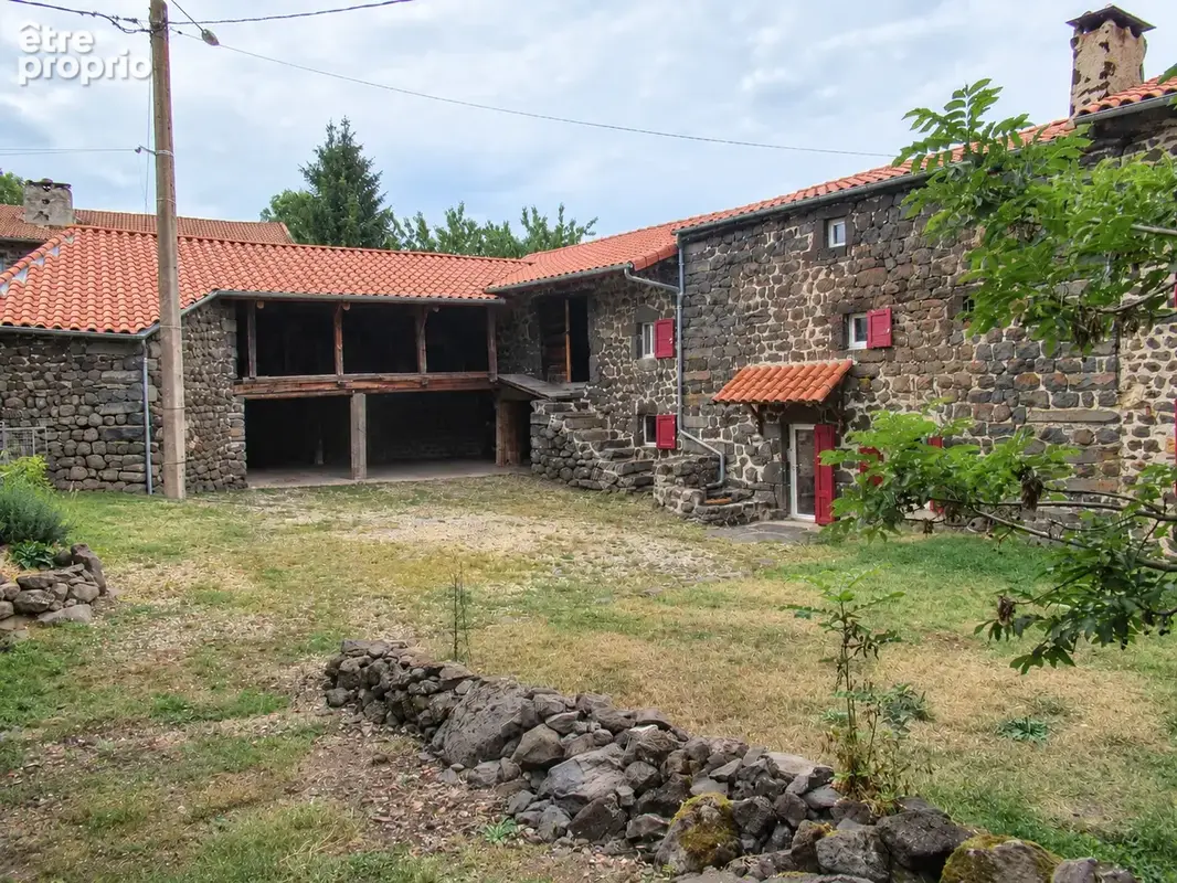 Maison en pierres avec terrain attenant - photo 1