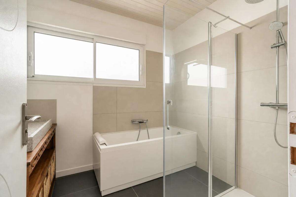 Maison neuve 6 pièces avec jardin à Arès - photo 7