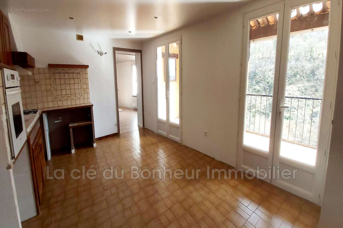 Appartement à SAINT-MARTIN-DE-BROMES