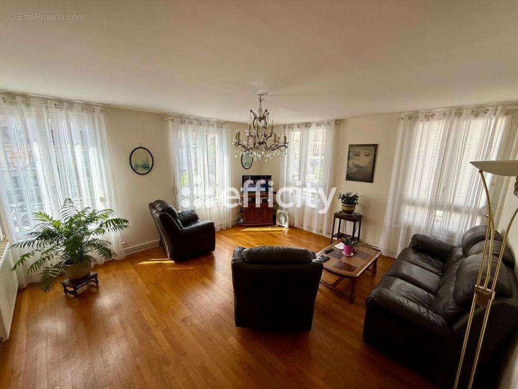 Appartement à MOUY