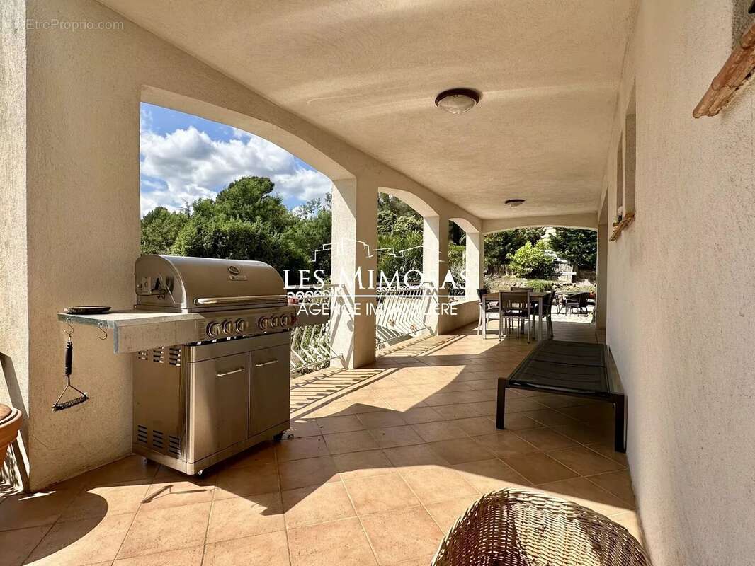 Maison à ROQUEBRUNE-SUR-ARGENS